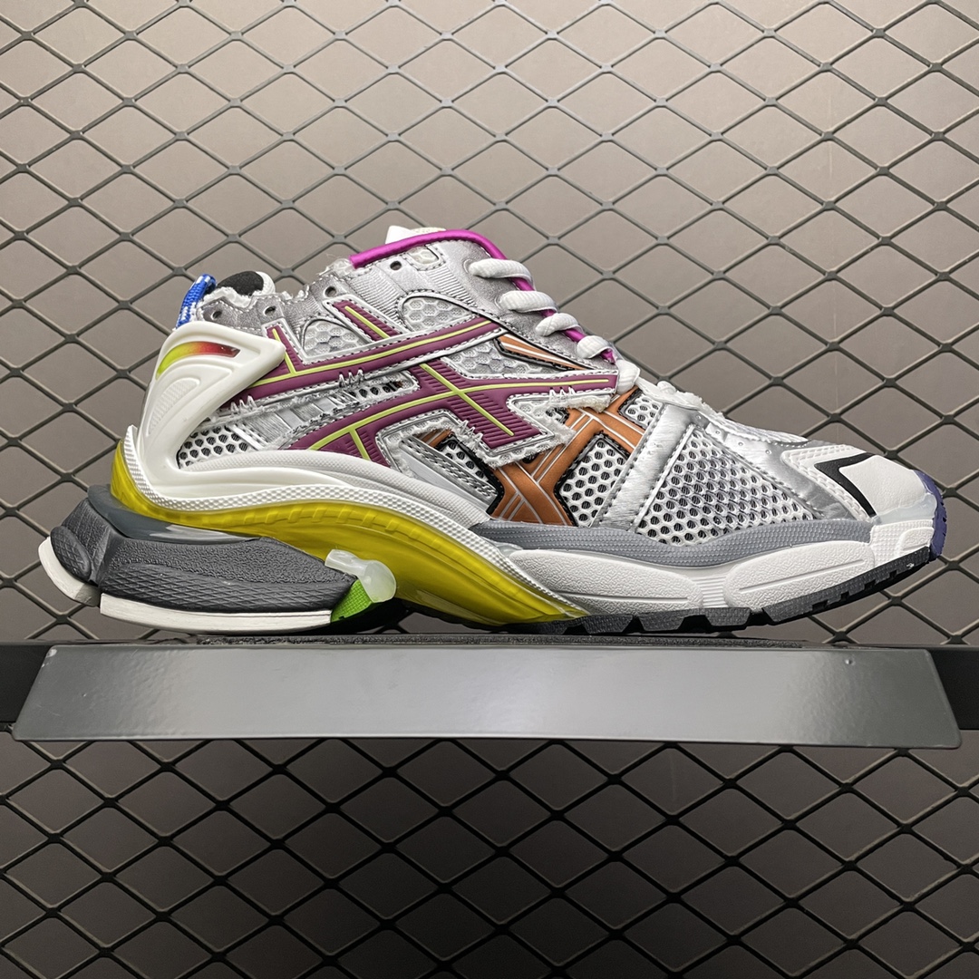BALENCIAGA  MEN'S RUNNER SNEAKER IN GREY（677403W3RB68123）