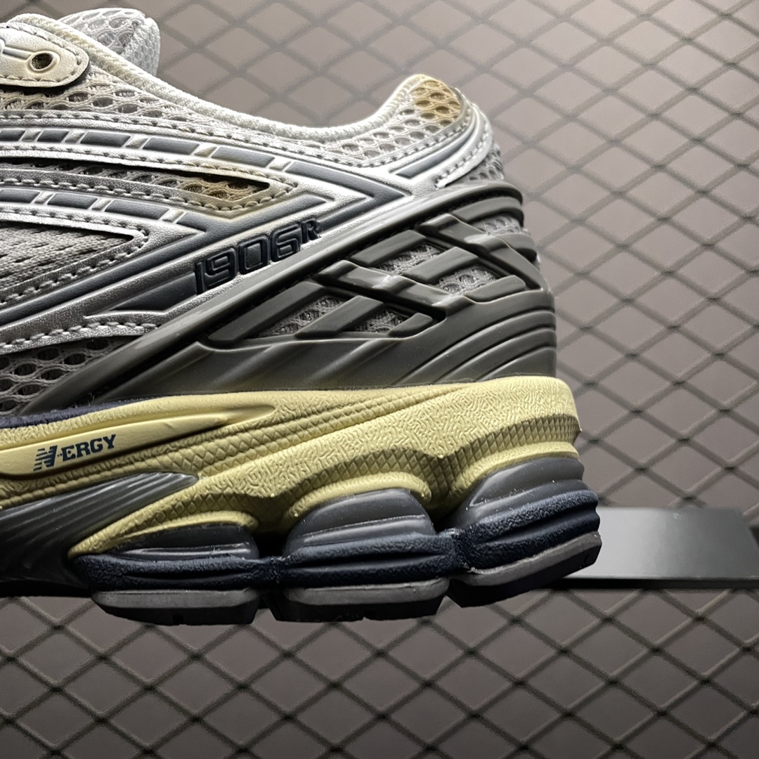 thisisneverthat × New Balance 1906R "Gray/Metallic Silver"(M1906RTI）