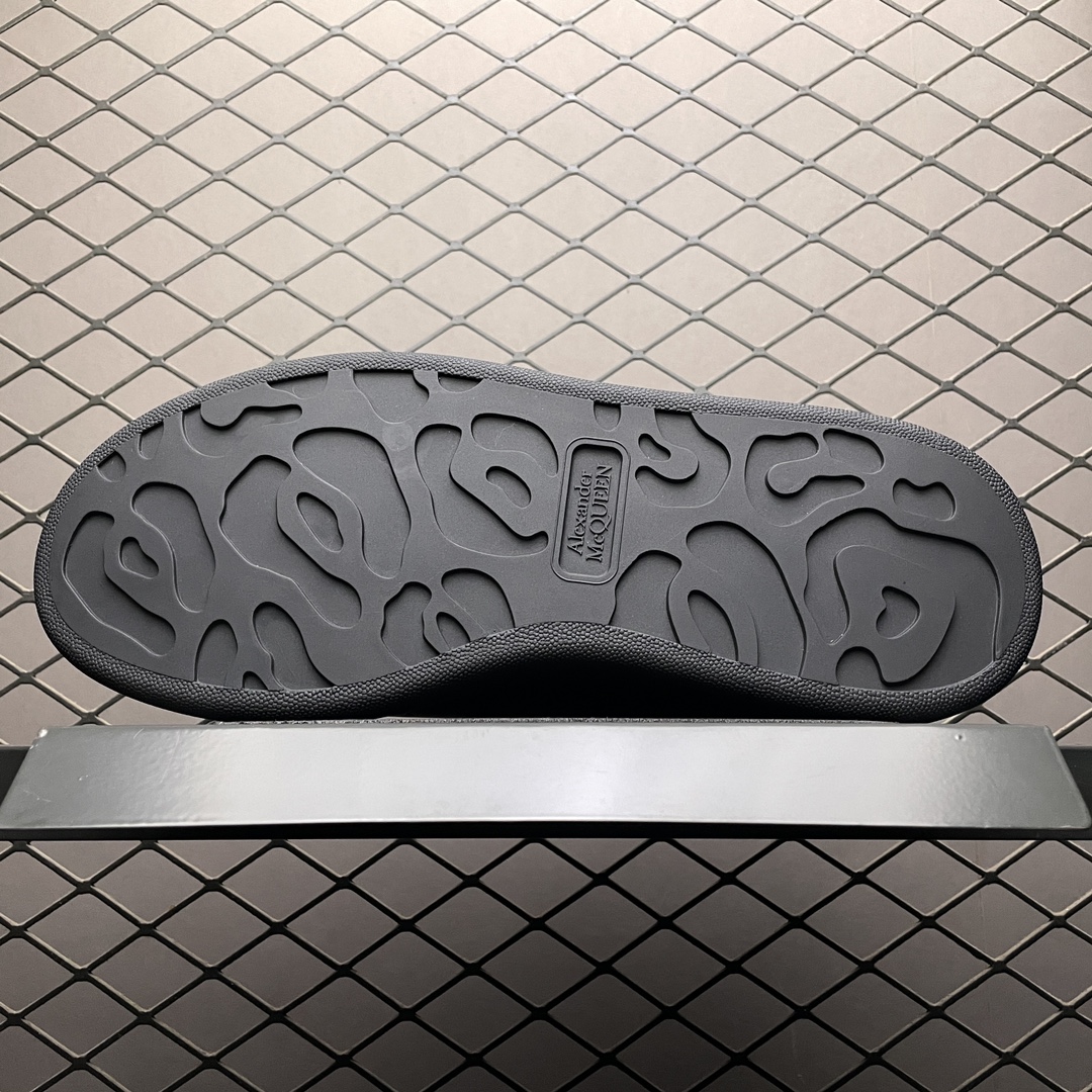 Alexander McQueen Oversized Low-Top Sneakers (553761WHGP0000)