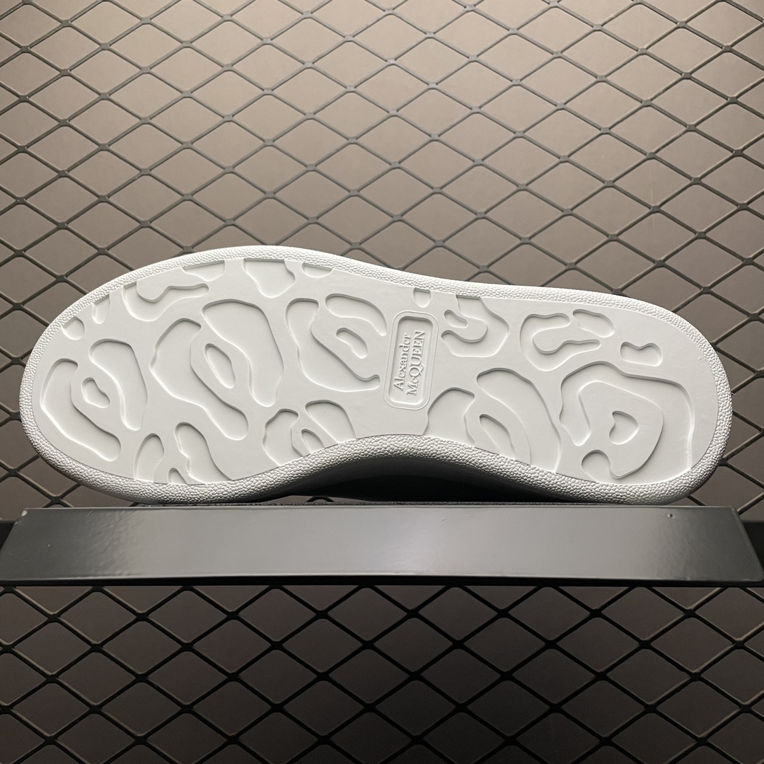 Alexander Mcqueen Crocodile Embossed (625162WHZYB89061)