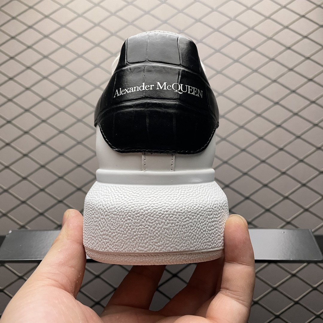 Alexander Mcqueen Crocodile Embossed (625162WHZYB89061)