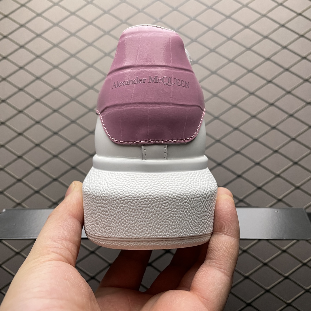 Alexander McQueen Oversized White Pink Croc (Women's)(718233WICG68887)