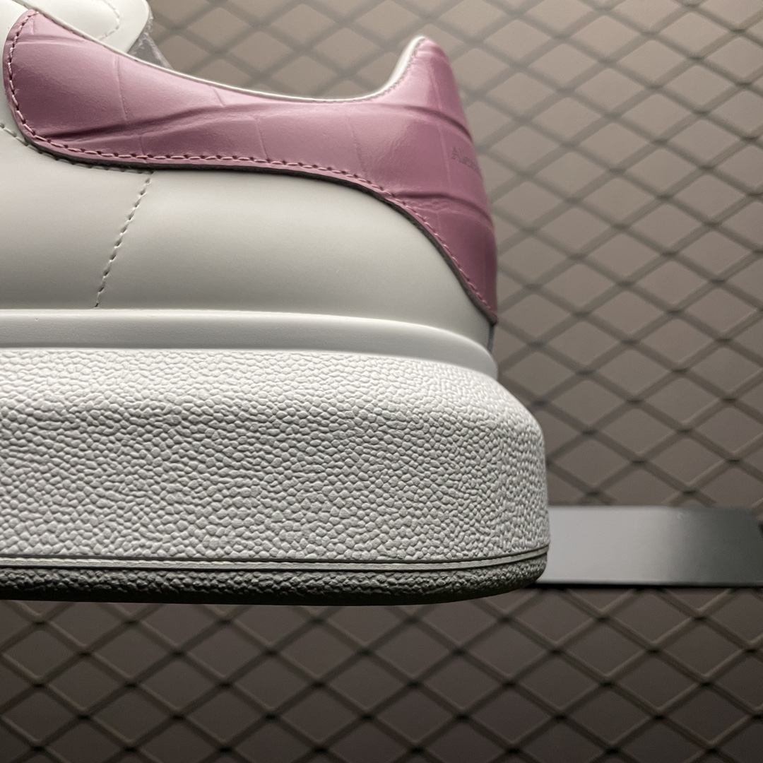 Alexander McQueen Oversized White Pink Croc (Women's)(718233WICG68887)