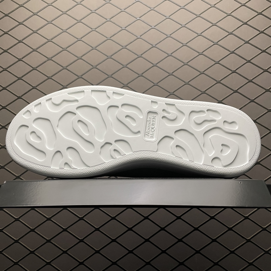 Alexander McQueen Oversized White Pink Croc (Women's)(718233WICG68887)