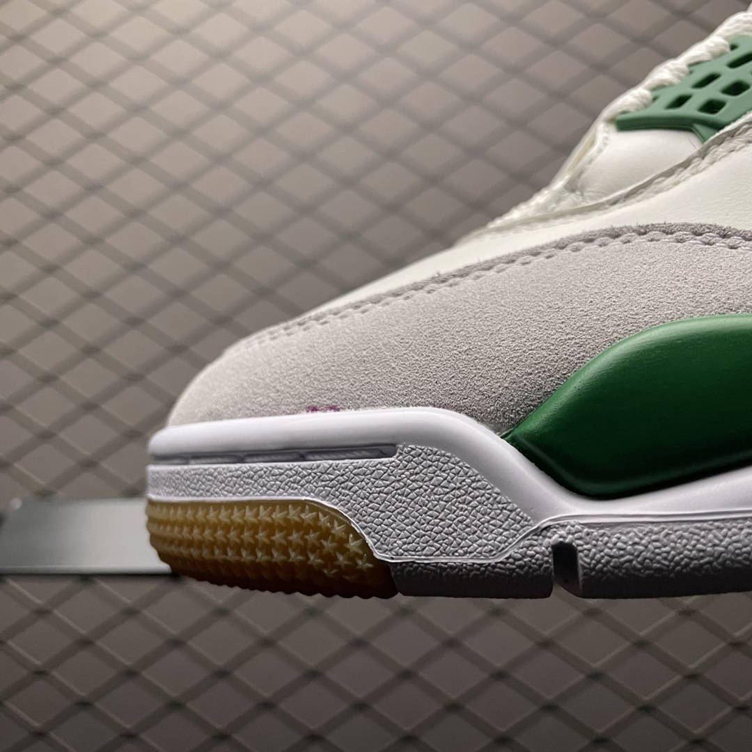 Nike SB × Air Jordan 4 "Pine Green" (DR5415-103)