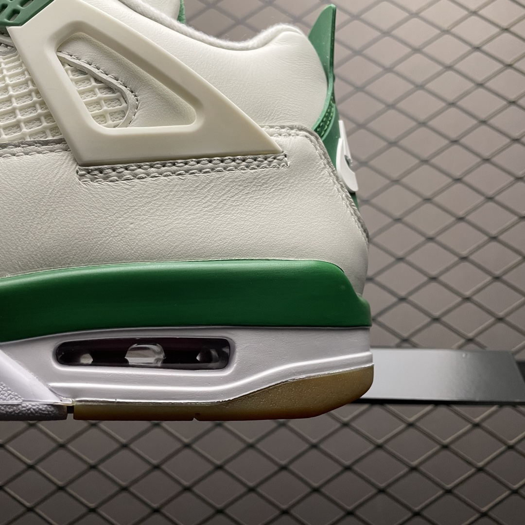 Nike SB × Air Jordan 4 "Pine Green" (DR5415-103)