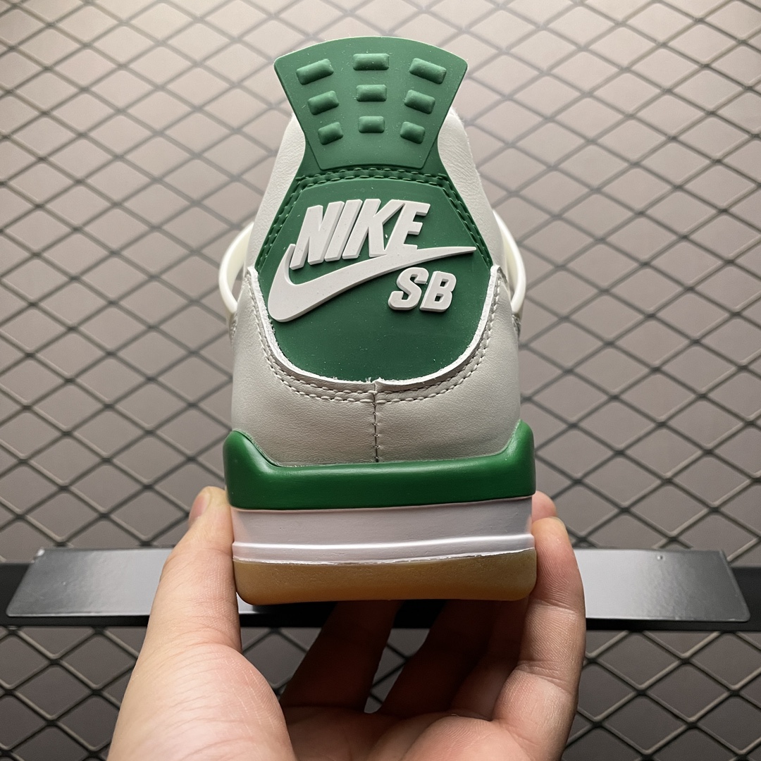 Nike SB × Air Jordan 4 "Pine Green" (DR5415-103)