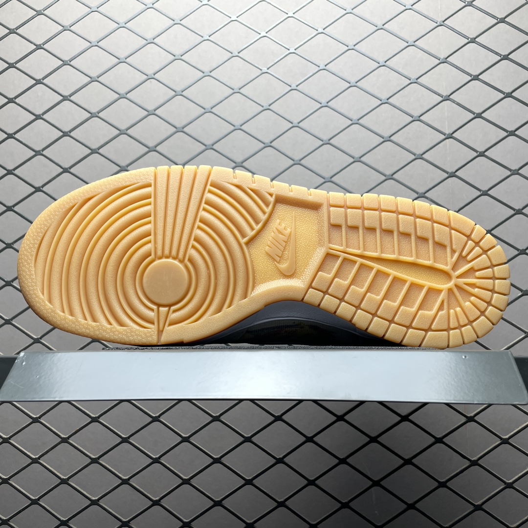 Supreme × Nike SB Dunk High "Rammellzee"（FD8779-100）