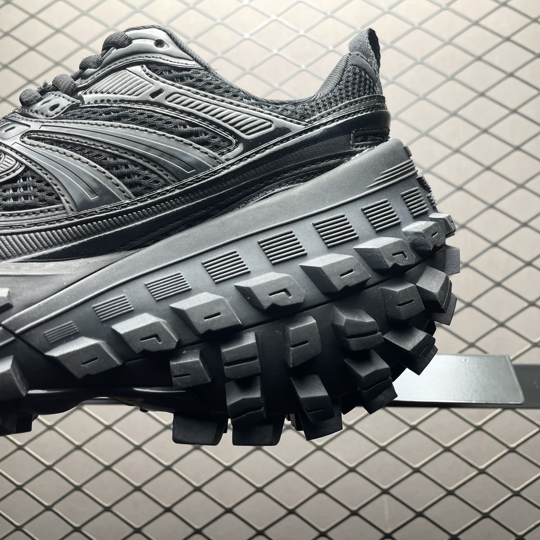 BALENCIAGA Defender "Black"（685613W2RA61000）