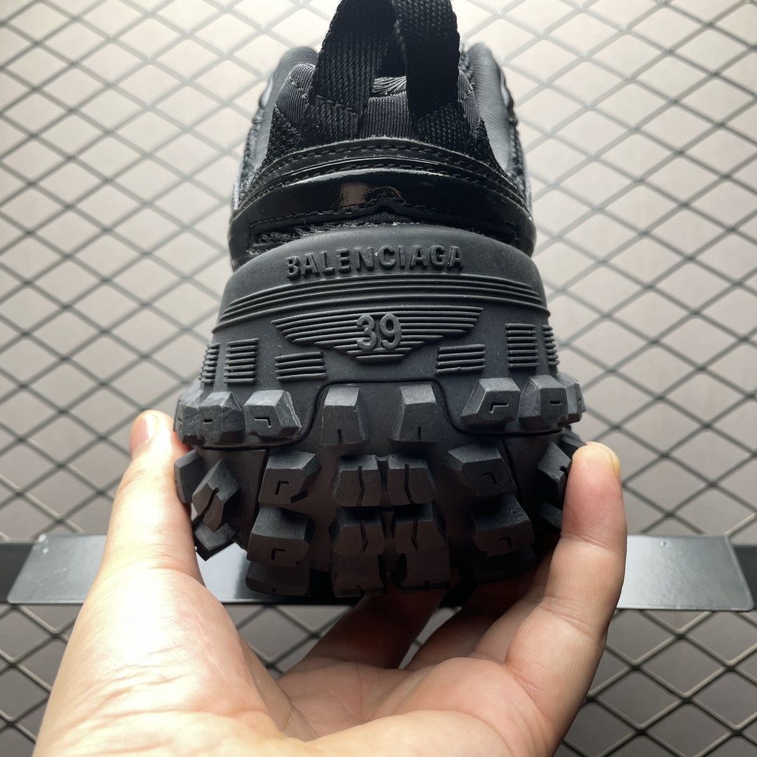 BALENCIAGA Defender "Black"（685613W2RA61000）