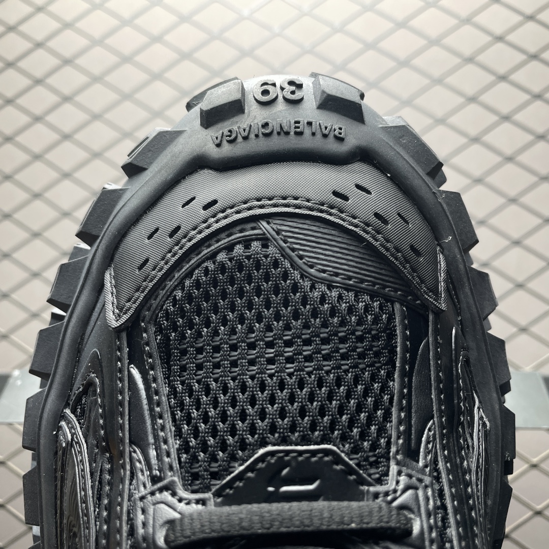 BALENCIAGA Defender "Black"（685613W2RA61000）