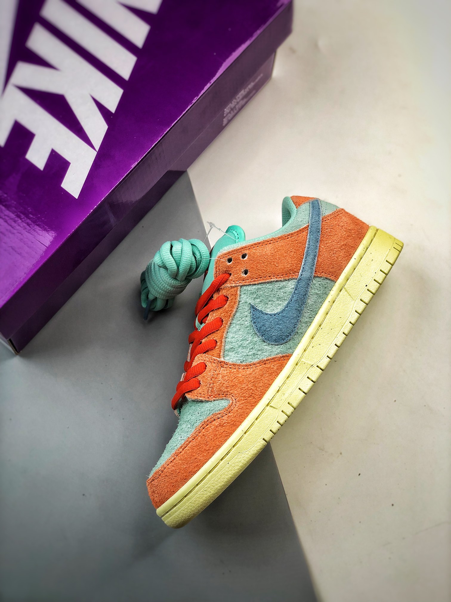Nike SB Dunk Low Pro PRM "Orange and Emerald Rise"（DV5429-800）