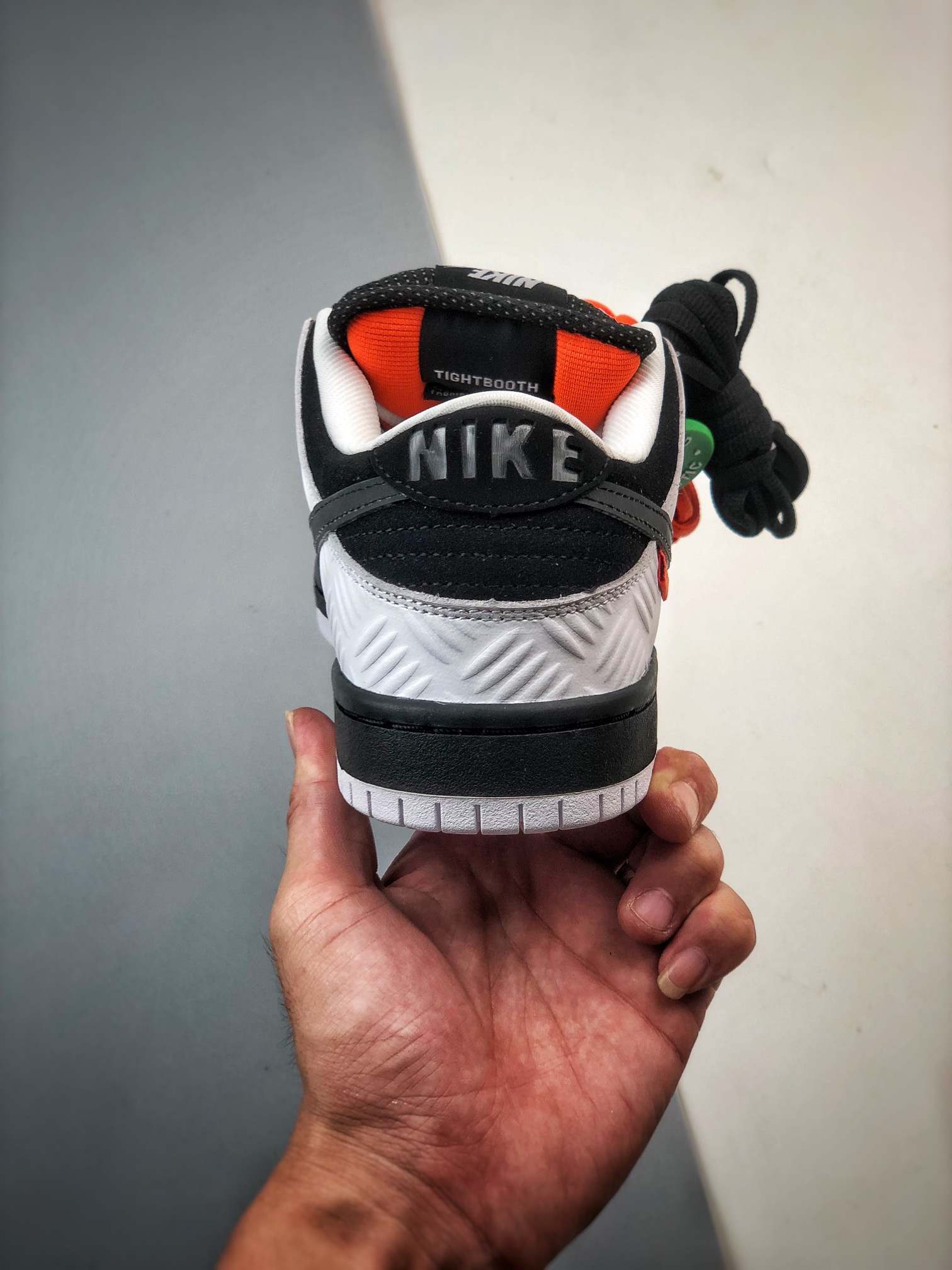 TIGHTBOOTH × Nike SB Dunk Low "White/Black"（FD2629-100）