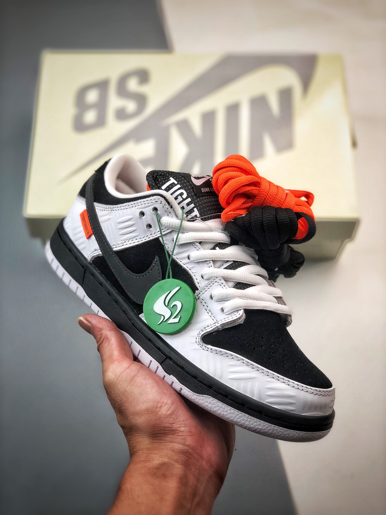 TIGHTBOOTH × Nike SB Dunk Low "White/Black"（FD2629-100）