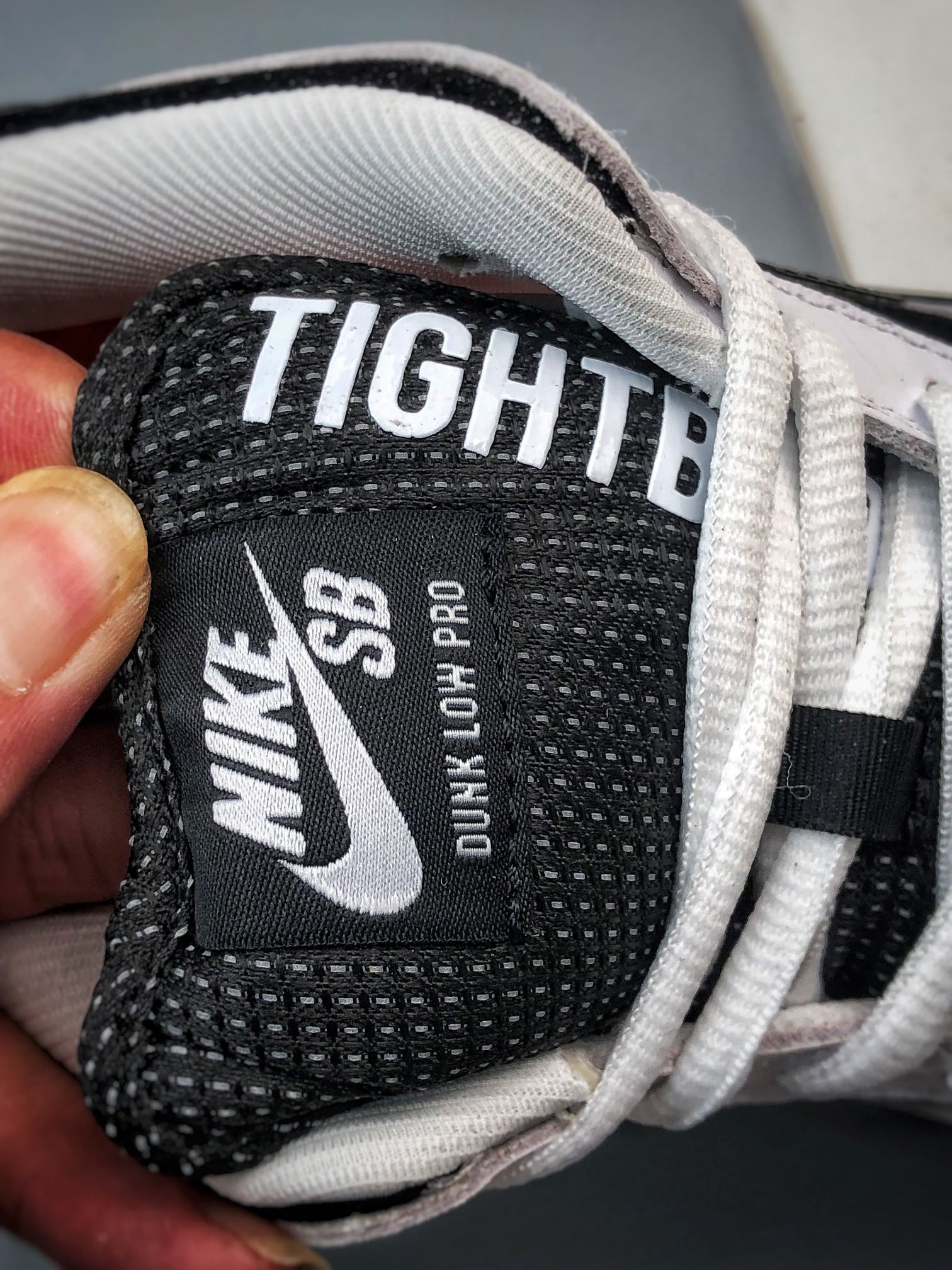 TIGHTBOOTH × Nike SB Dunk Low "White/Black"（FD2629-100）