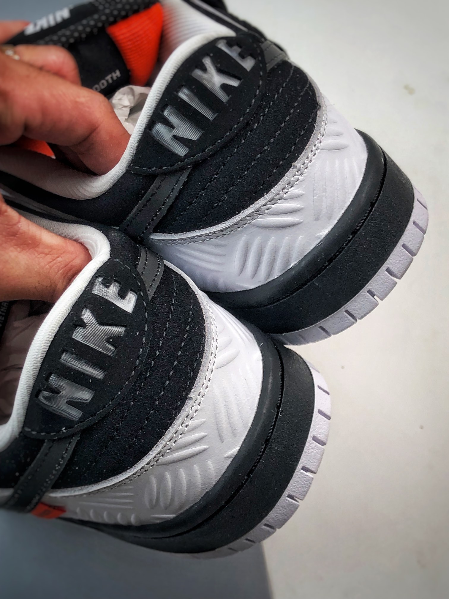 TIGHTBOOTH × Nike SB Dunk Low "White/Black"（FD2629-100）