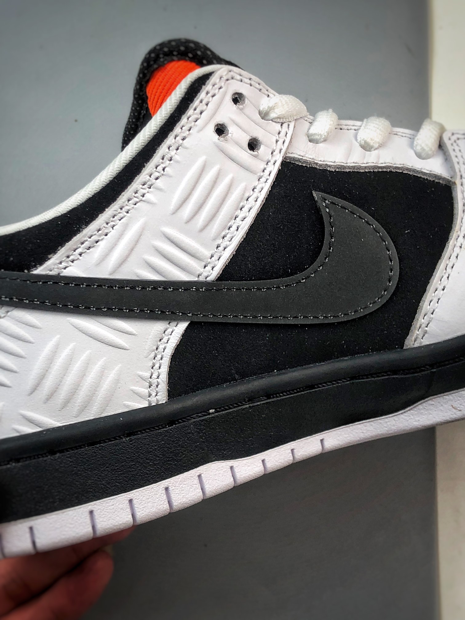 TIGHTBOOTH × Nike SB Dunk Low "White/Black"（FD2629-100）