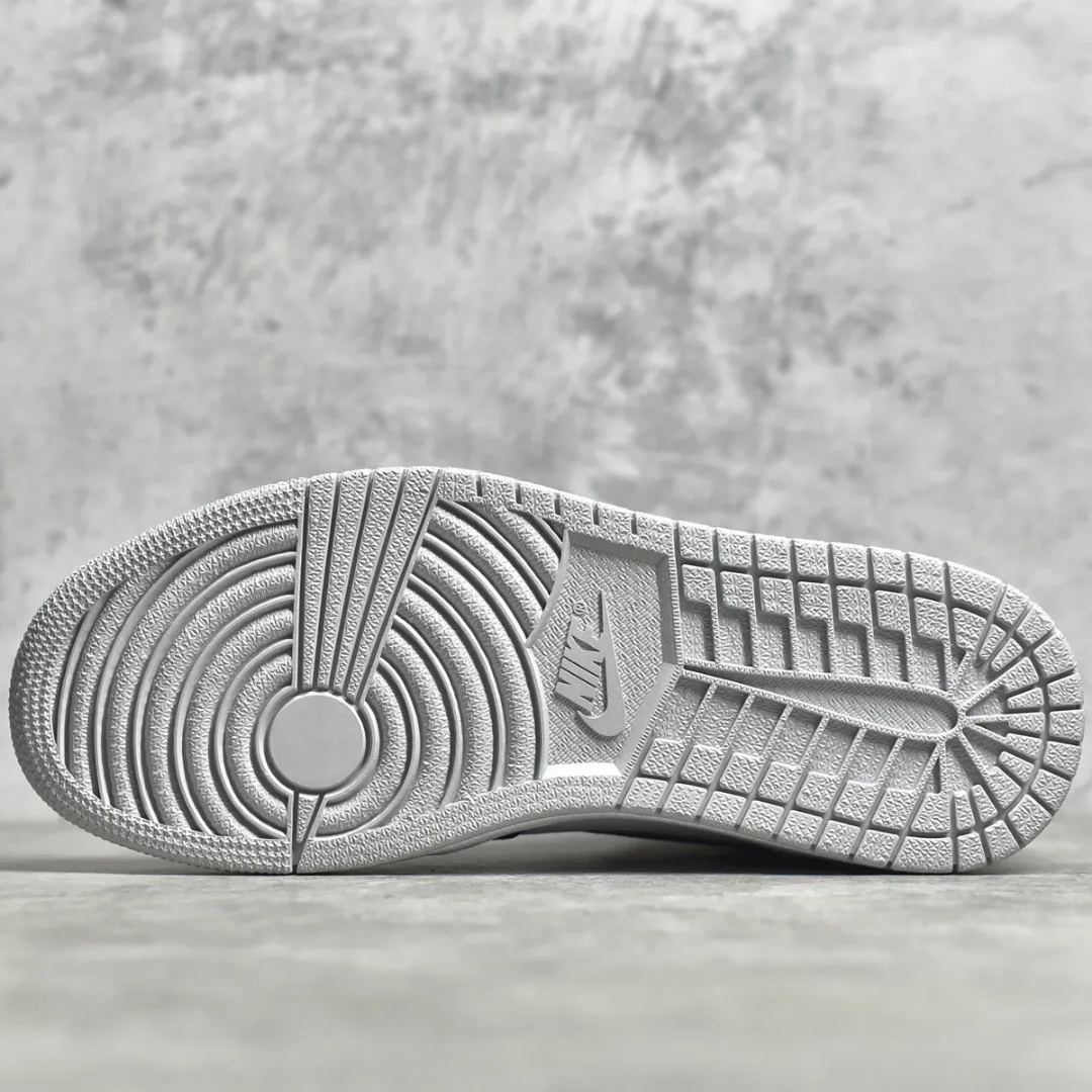 Nike  Air Jordan 1 " Stage Haze"(555088-108)