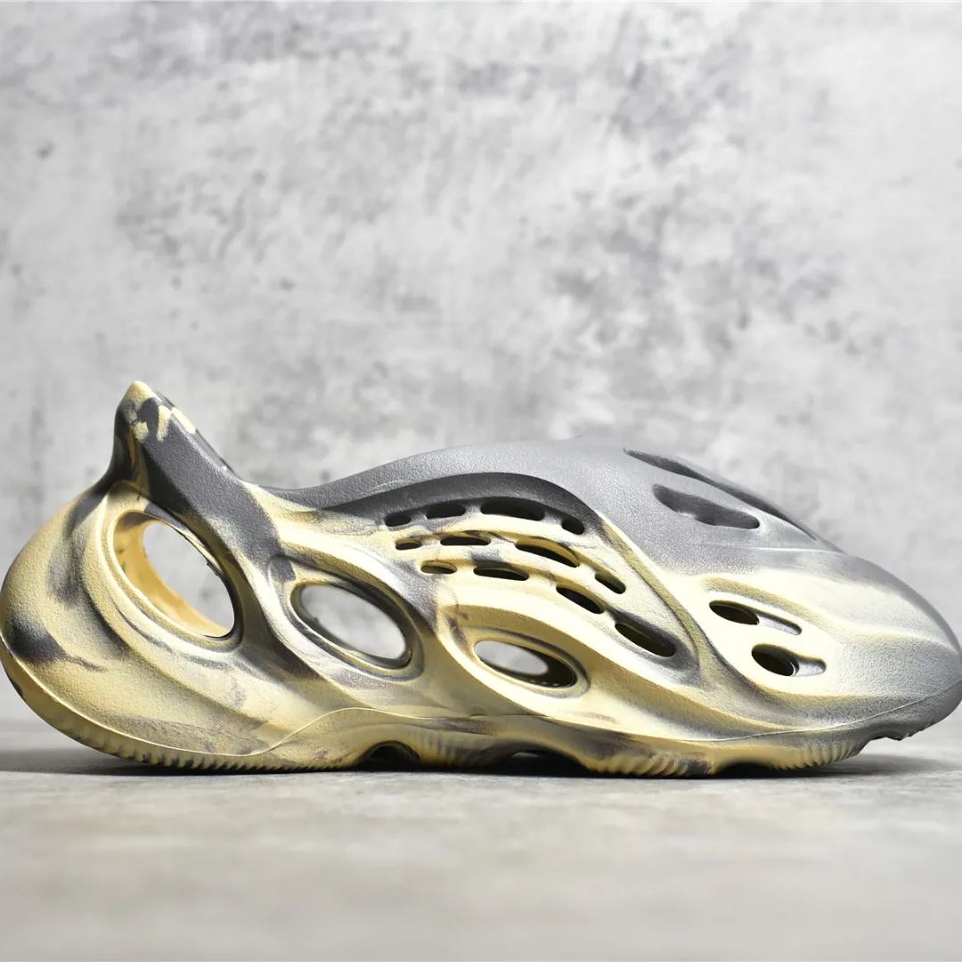 adidas YEEZY Foam Runner "MXT Moon Gray"（GV7904）