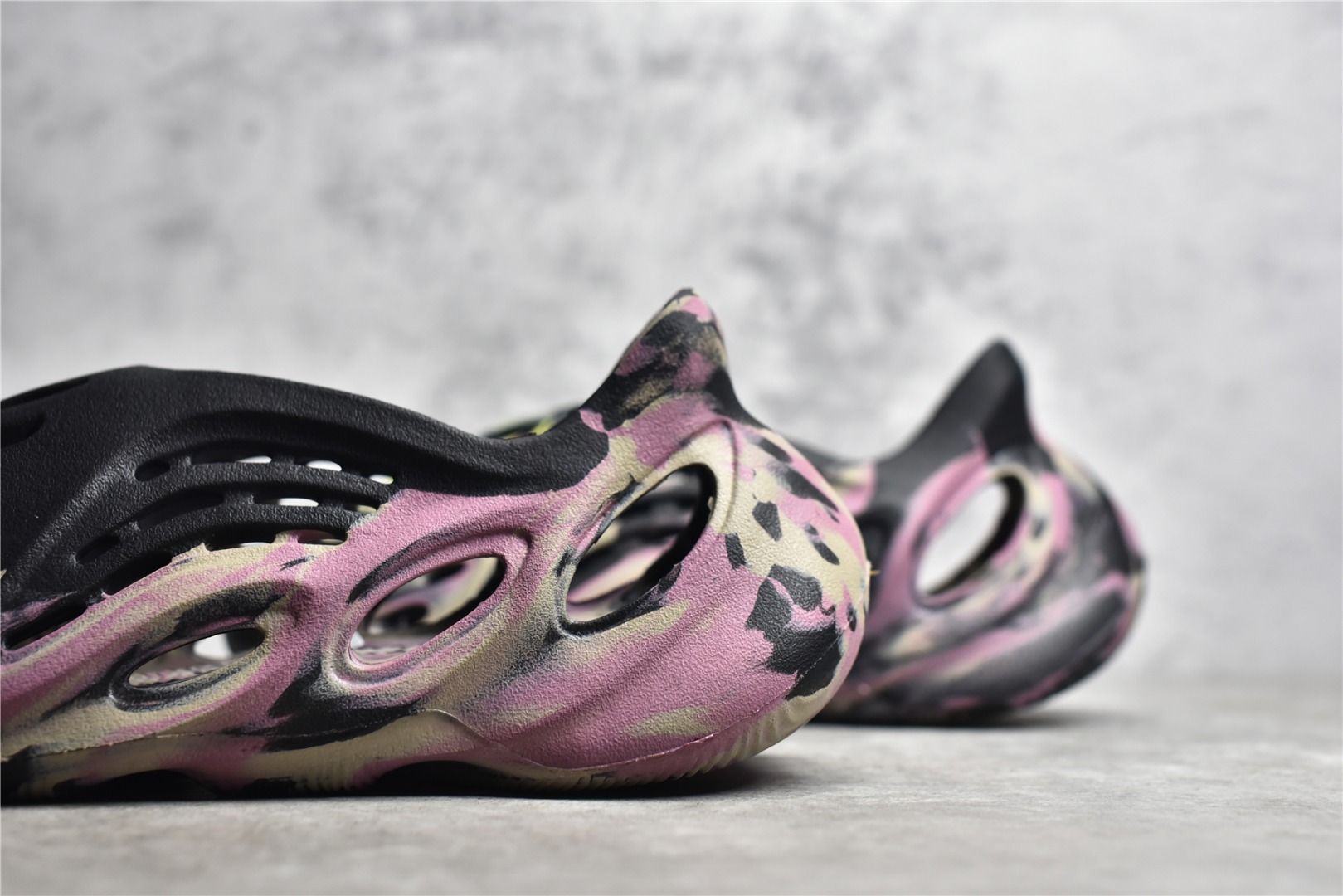 adidas YZY YEEZY FOAM RNR RUNNER MX Carbon ( IG9562 )