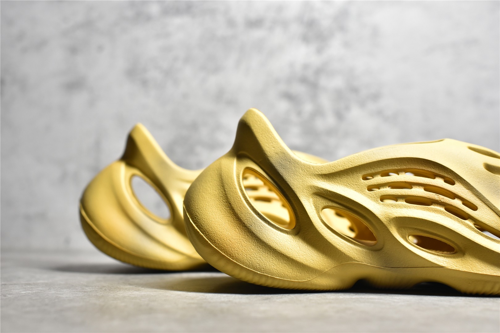 Adidas Yeezy Foam RNNR "DESERT SAND"（GV684）