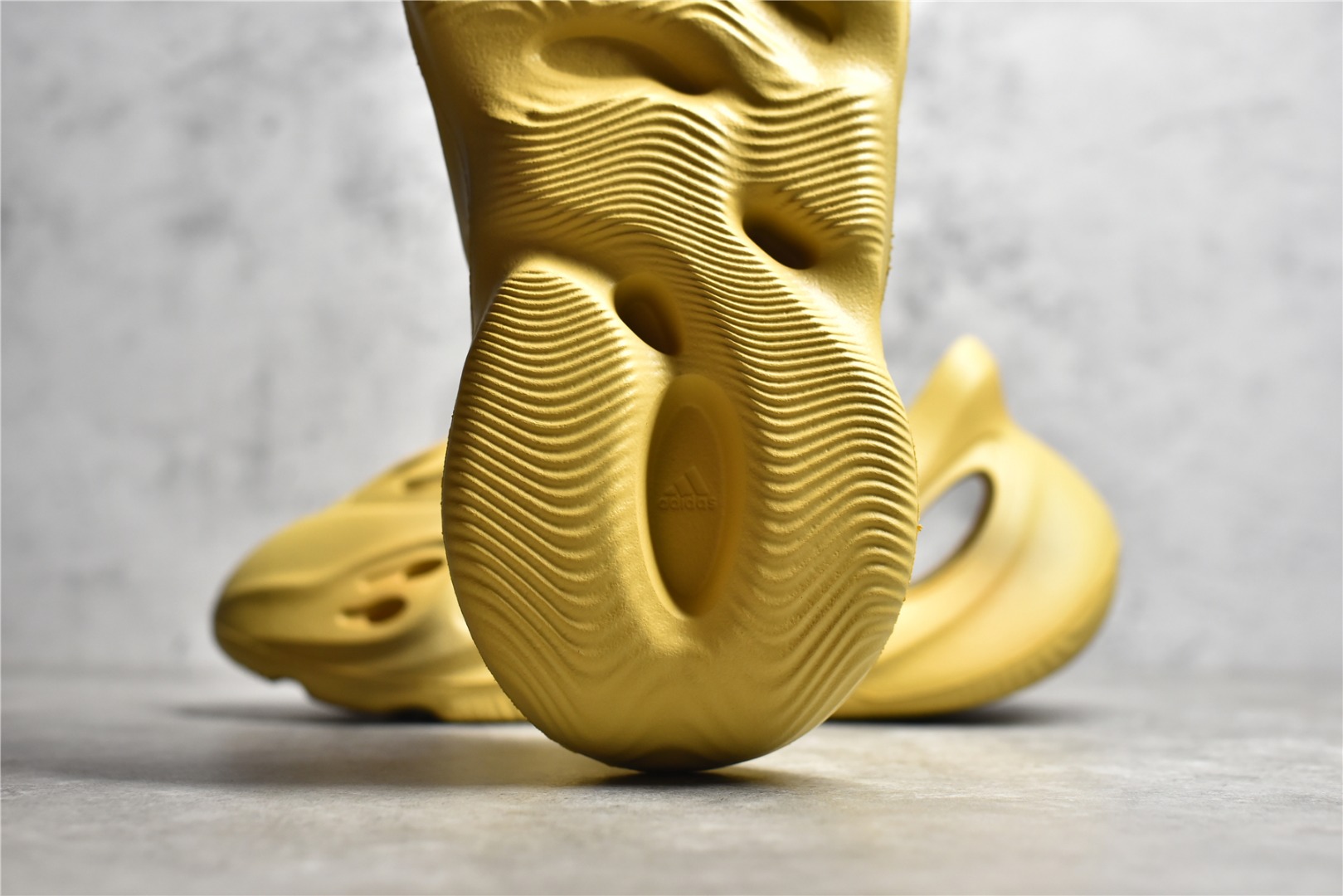 Adidas Yeezy Foam RNNR "DESERT SAND"（GV684）