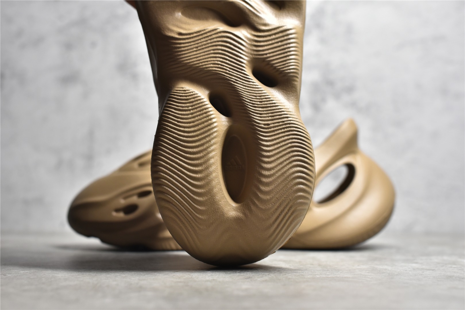 adidas YEEZY Foam Runner "Mist"（GV6774）