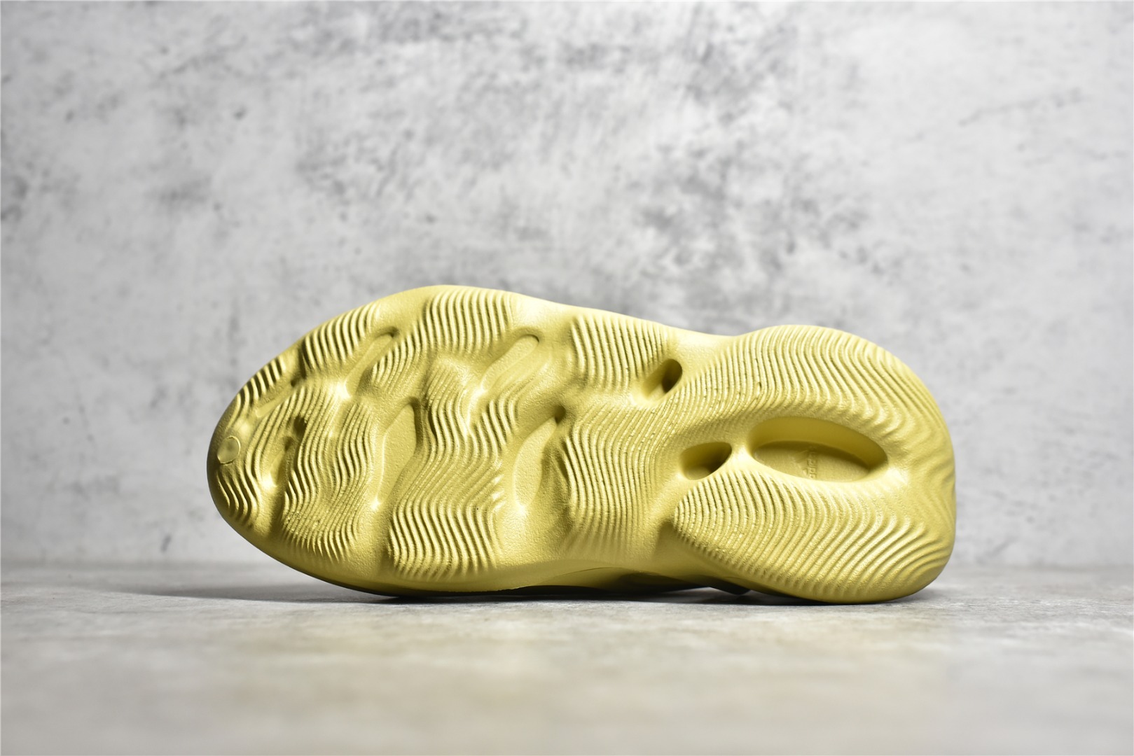 adidas YEEZY Foam Runner "Sulfur" (GV6775)