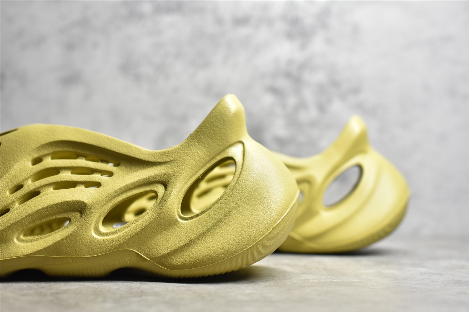 adidas YEEZY Foam Runner "Sulfur" (GV6775)