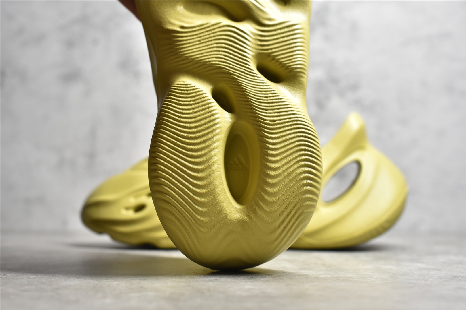 adidas YEEZY Foam Runner "Sulfur" (GV6775)