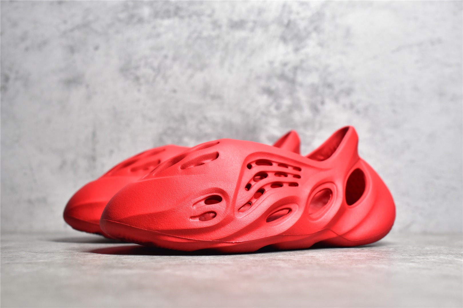 adidas YEEZY Foam Runner "Vermilion"（GW3355）