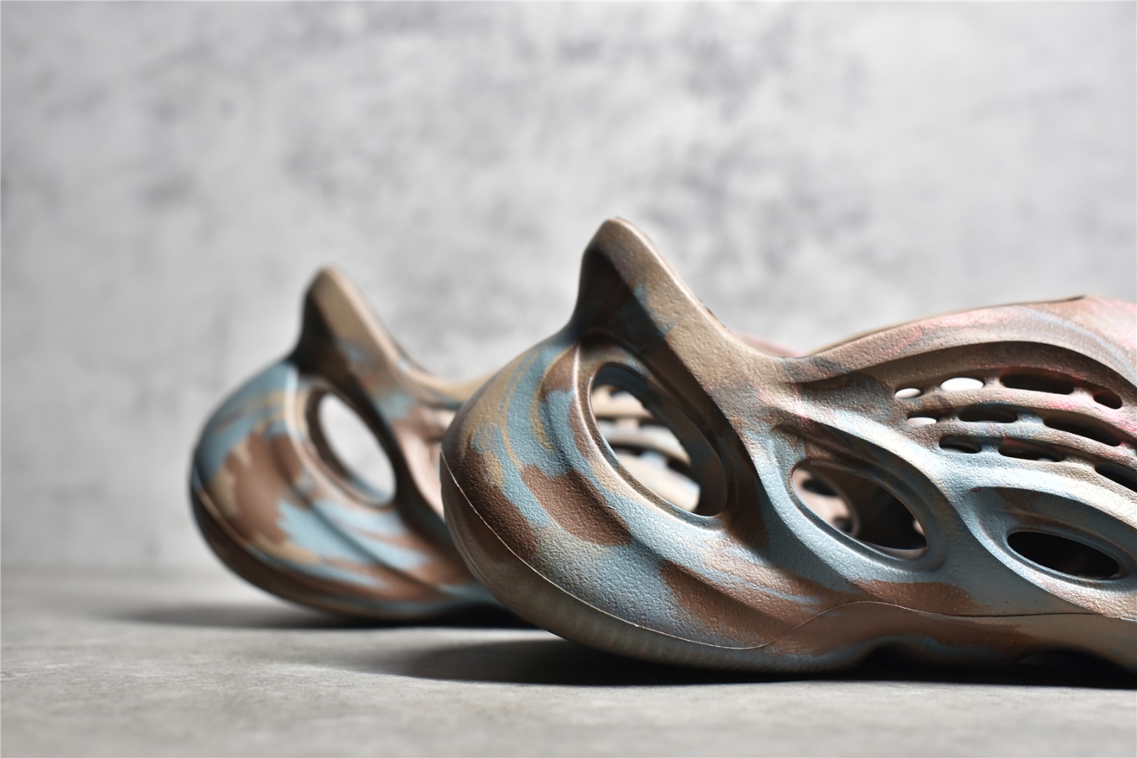 adidas YEEZY Foam Runner "Mx Sand Grey"（GY3969）