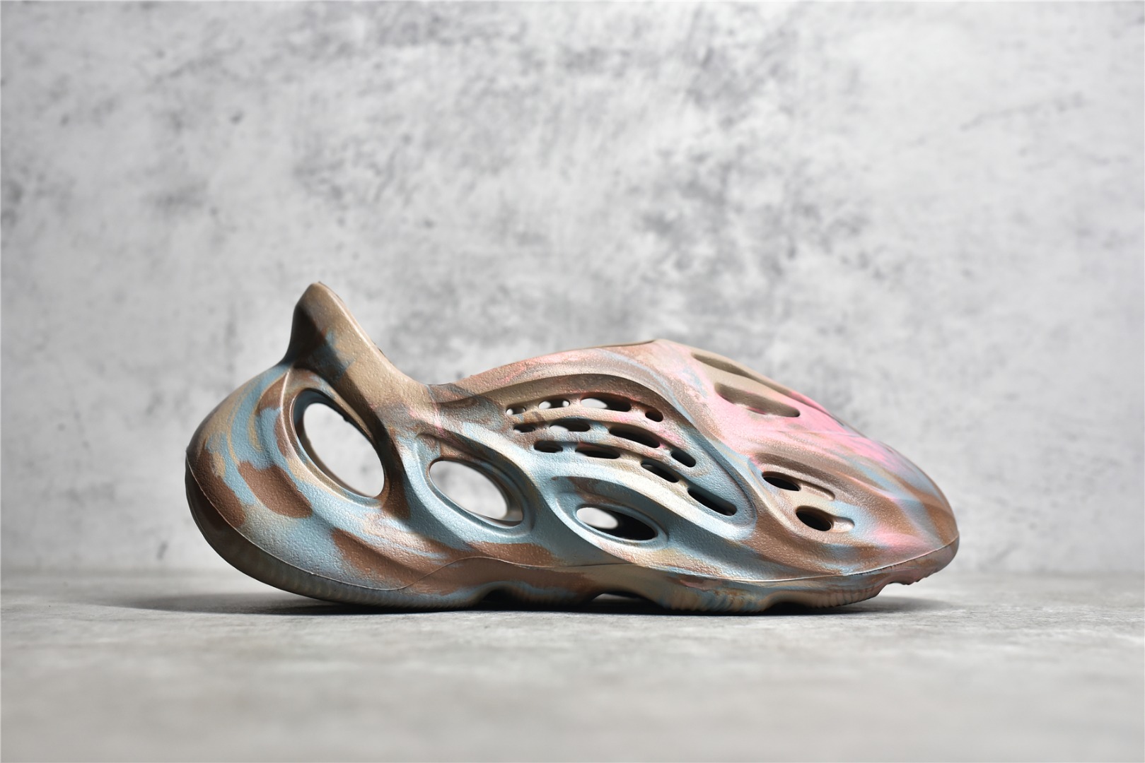 adidas YEEZY Foam Runner "Mx Sand Grey"（GY3969）