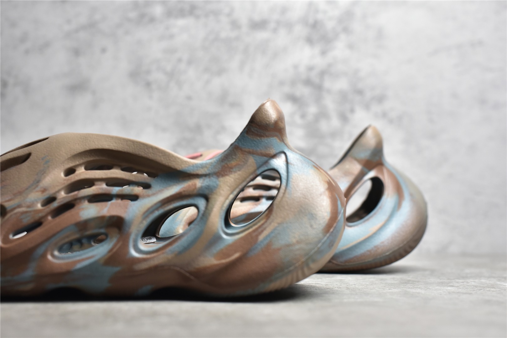 adidas YEEZY Foam Runner "Mx Sand Grey"（GY3969）