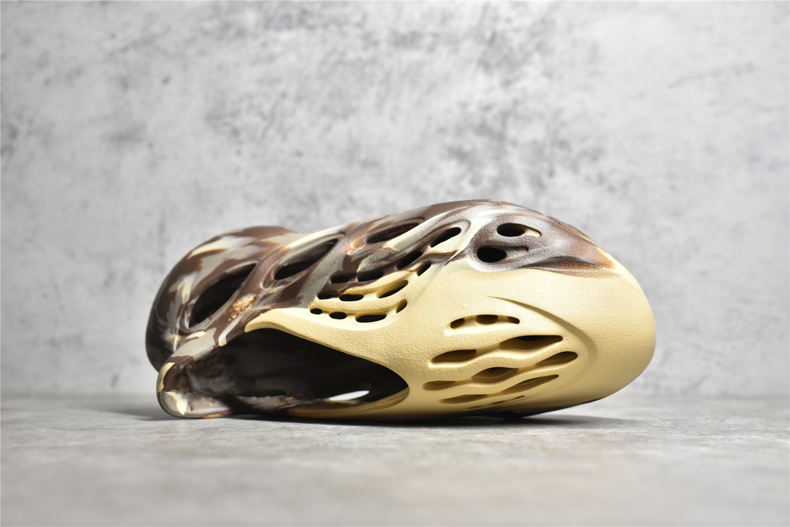 adidas Originals YEEZY Foam Runner "Mx Cream Clay"（GX8774）