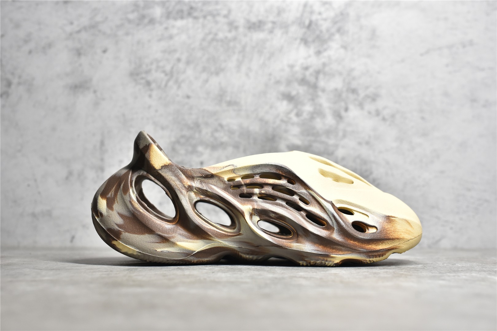 adidas Originals YEEZY Foam Runner "Mx Cream Clay"（GX8774）