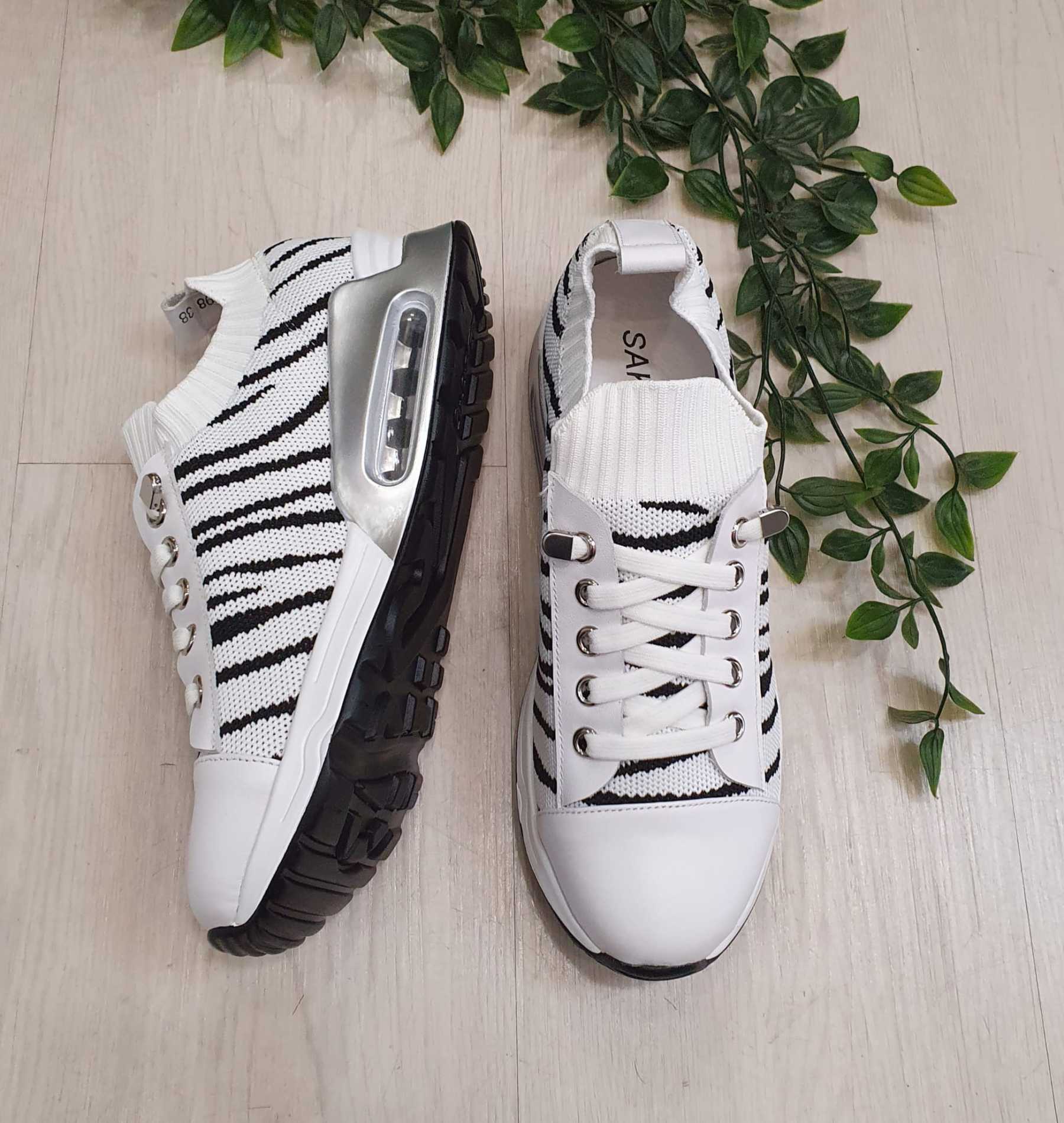 Sakura Black Striped Shoe(Design27)