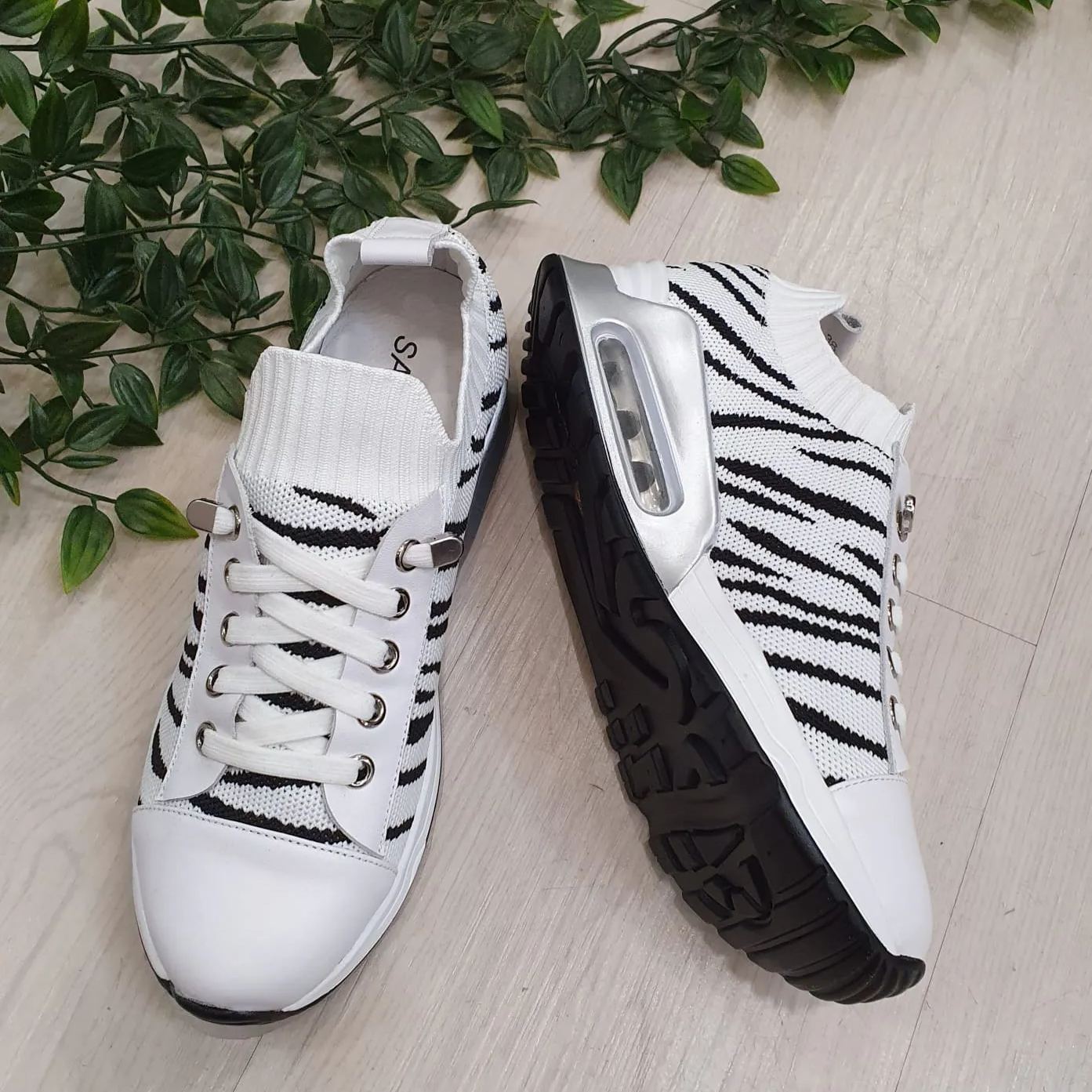Sakura Black Striped Shoe(Design27)