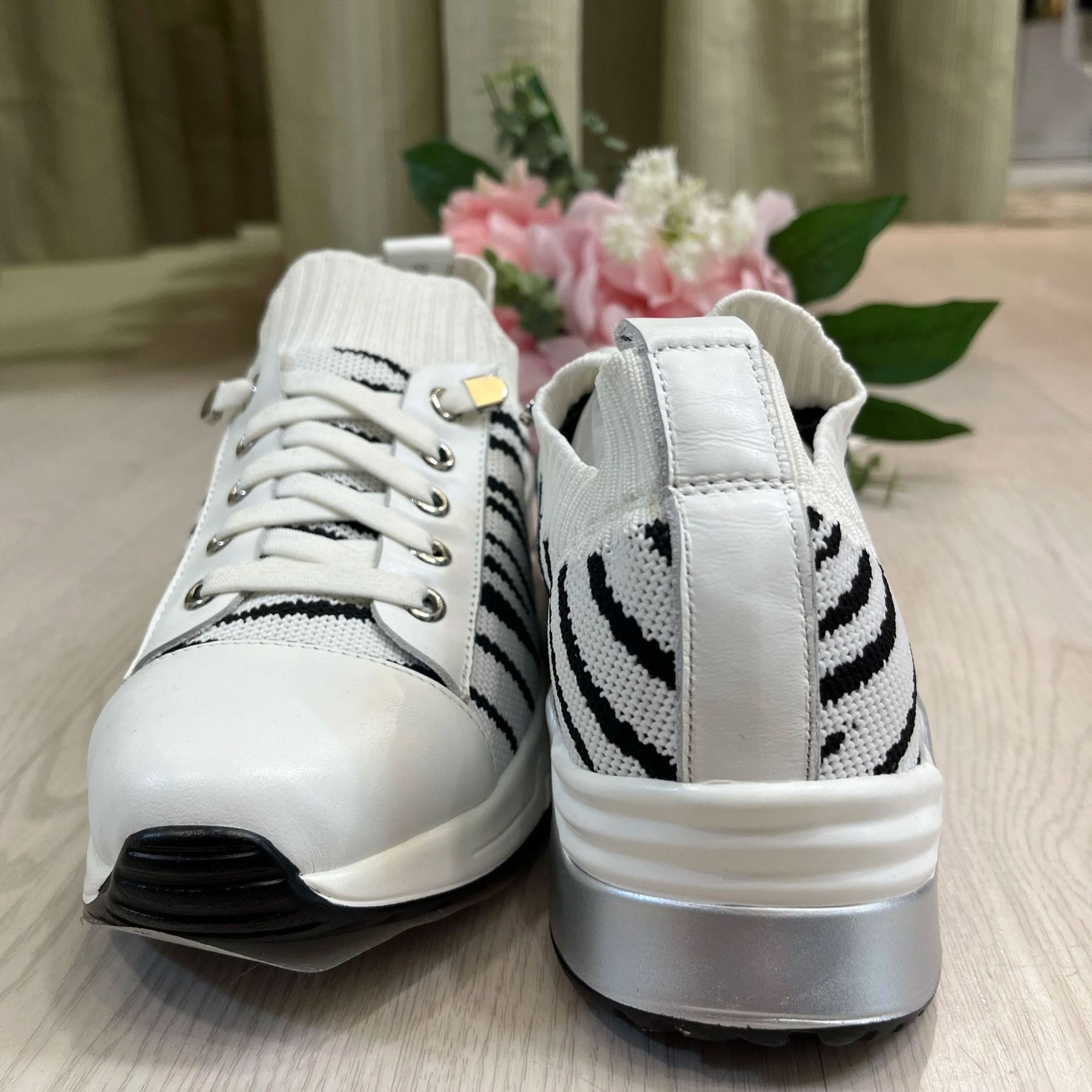 Sakura Black Striped Shoe(Design27)