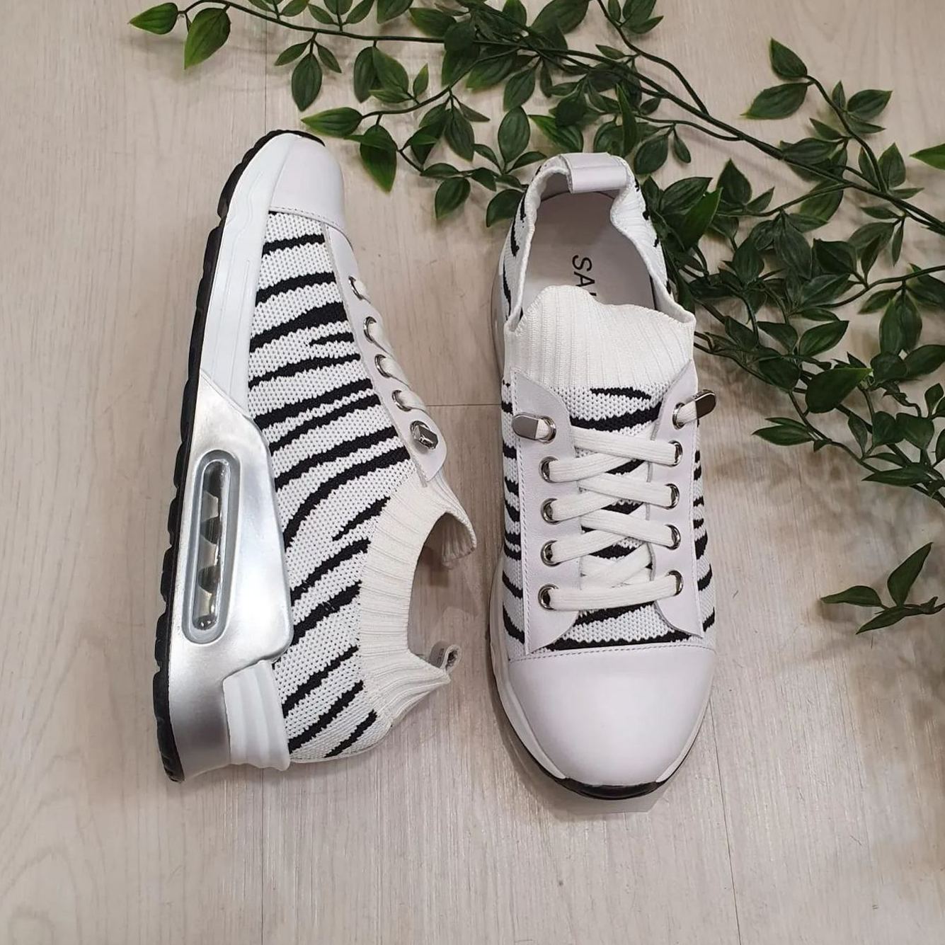 Sakura Black Striped Shoe(Design27)