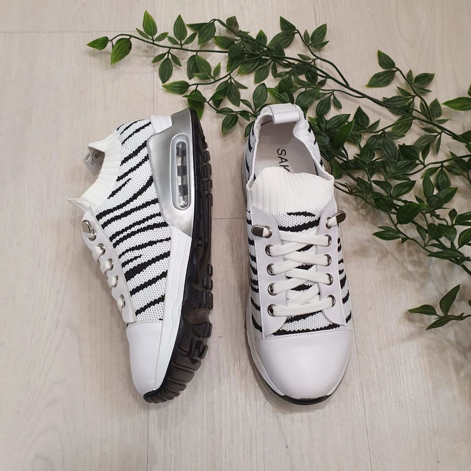 Sakura Black Striped Shoe(Design27)