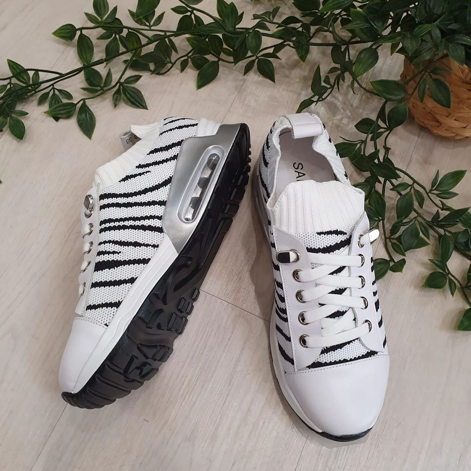 Sakura Black Striped Shoe(Design27)