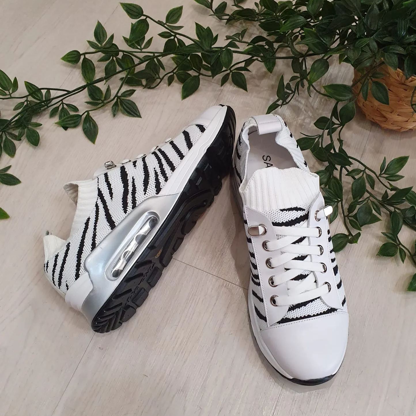 Sakura Black Striped Shoe(Design27)