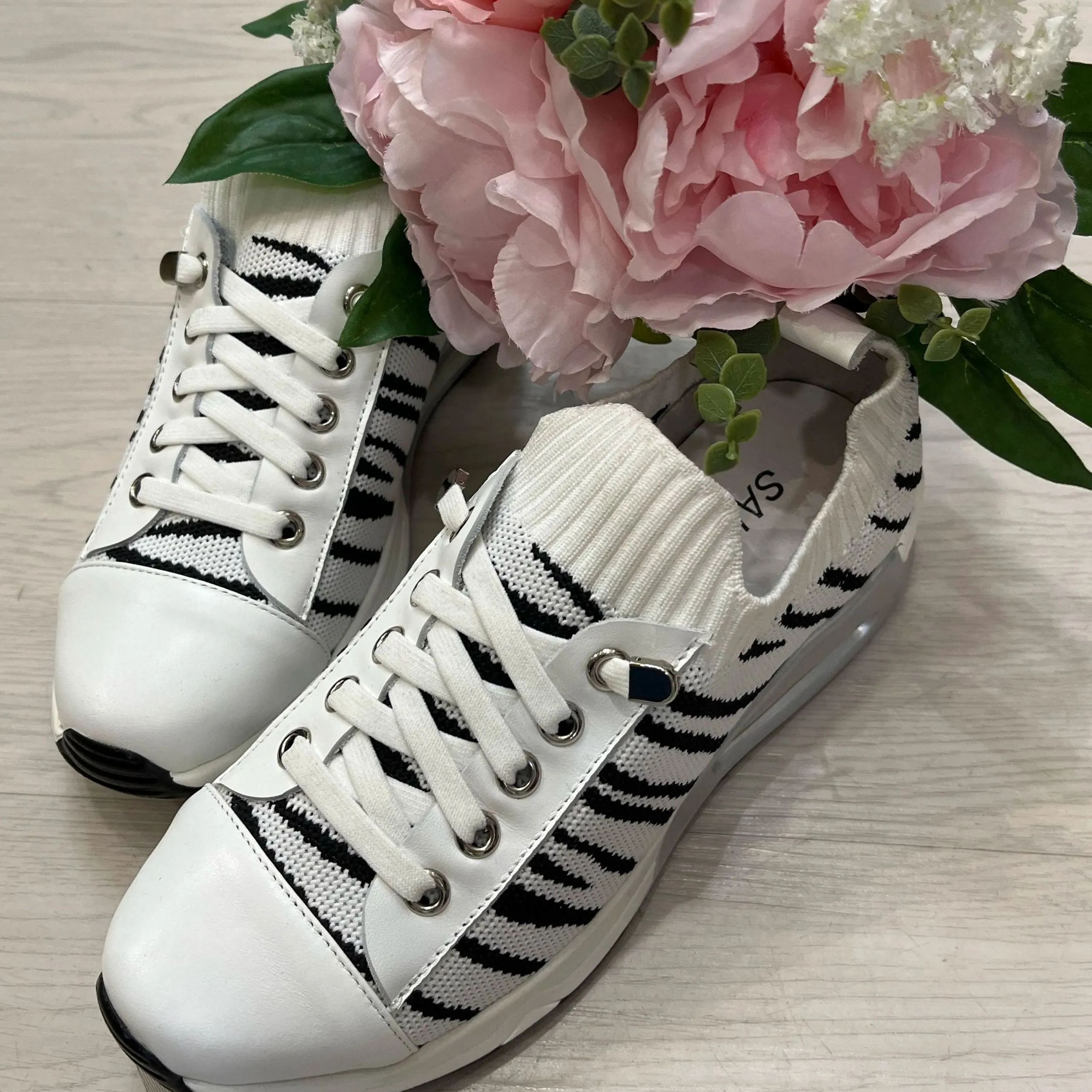 (PO 1-2MTHS) Sakura Black Striped Shoe(Design27)