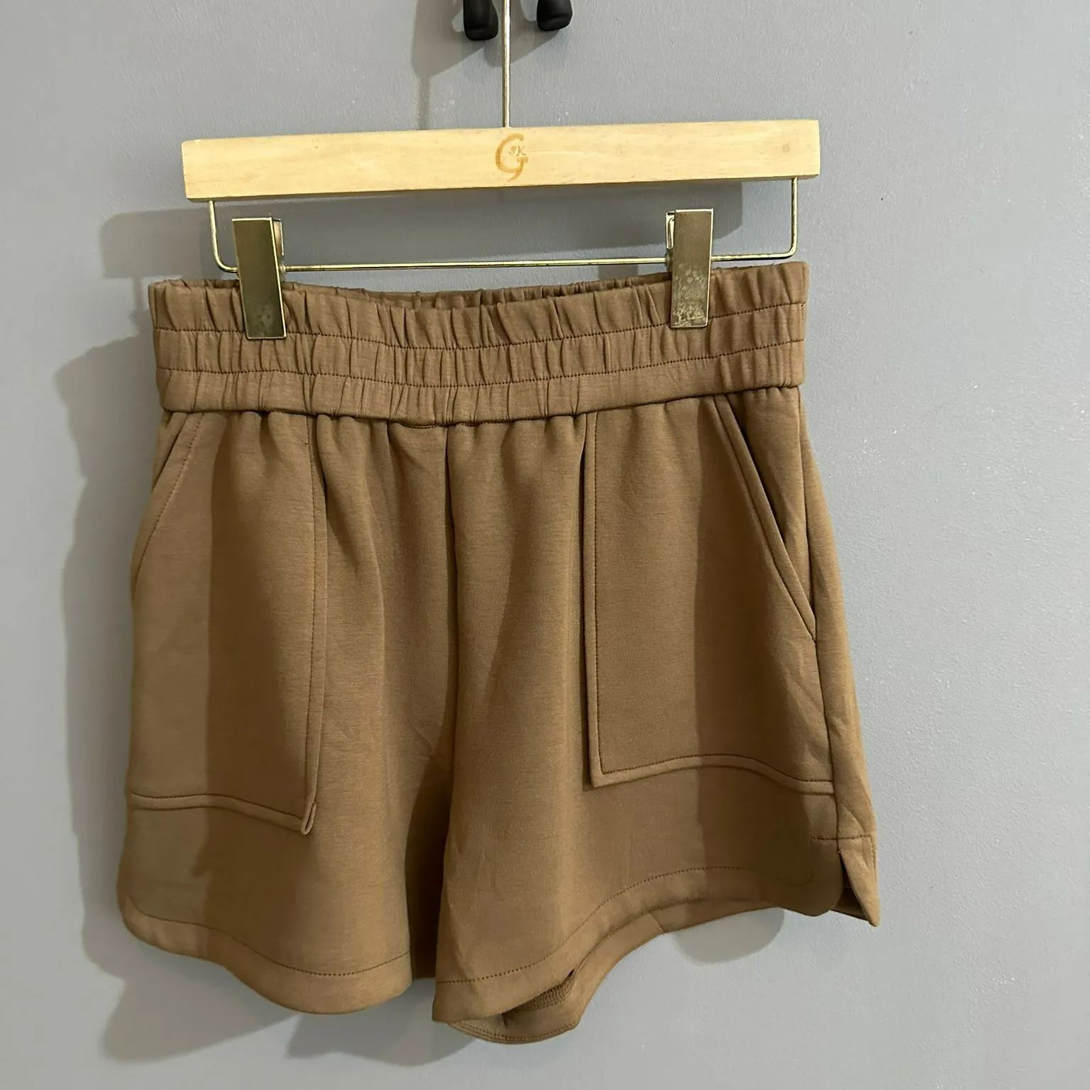 *STAR BUY* (D1258)Short