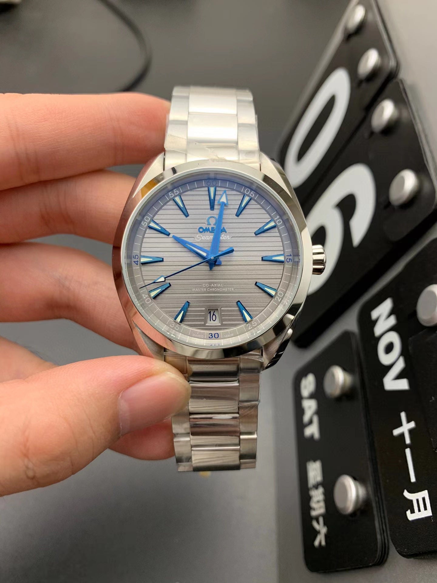 オメガ シーマスター コーアクシャル アクアテラ マスタークロノメーター 15000ガウス 220.10.41.21.06.001 - 浦山時計店