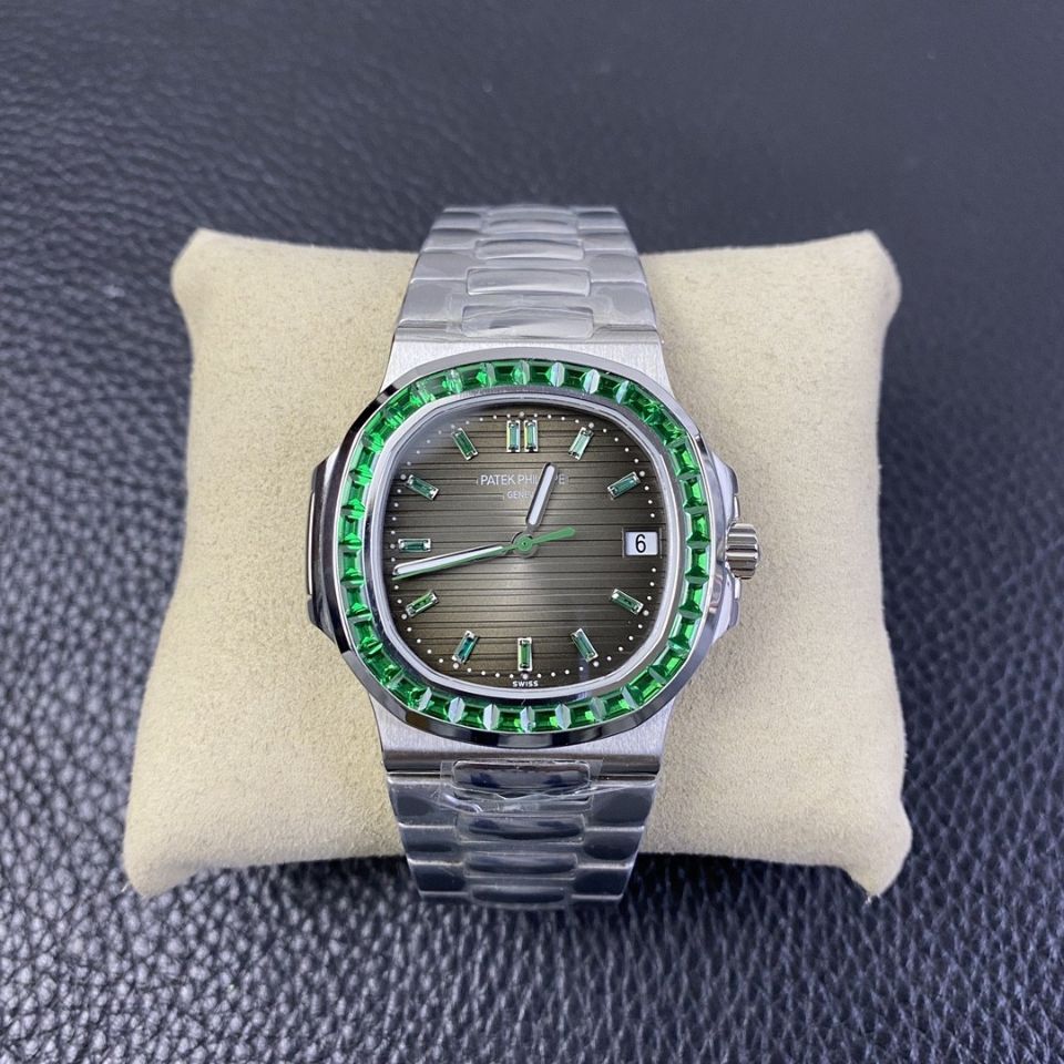 パテックフィリップPatek Philippeノーチラス5711/113P グレー - 浦山時計店