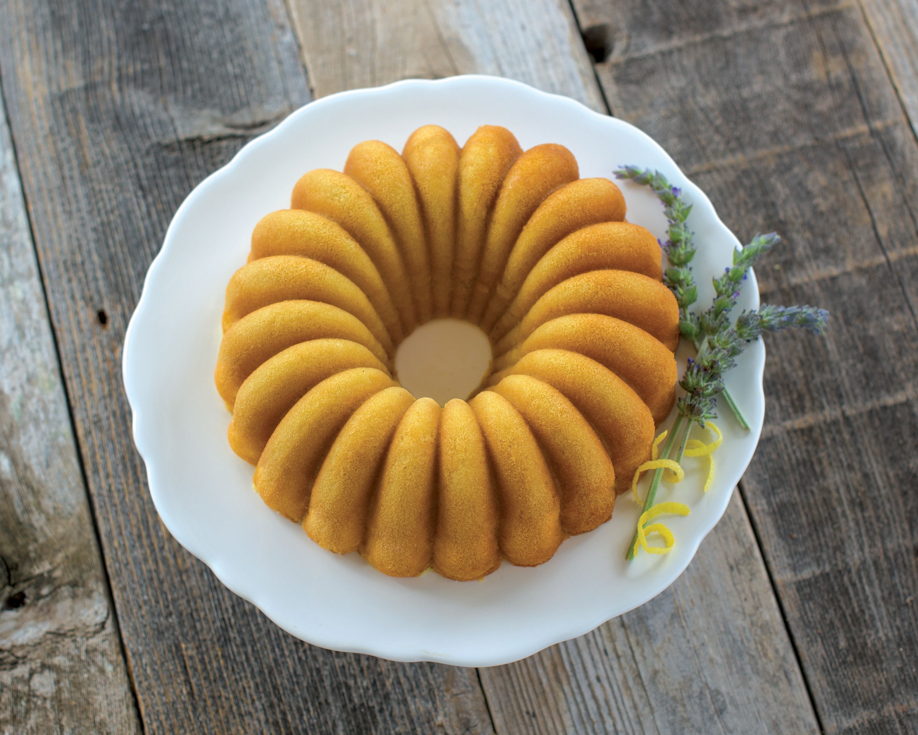 Nordicware Premier Gold Elegant Party Bundt Pan