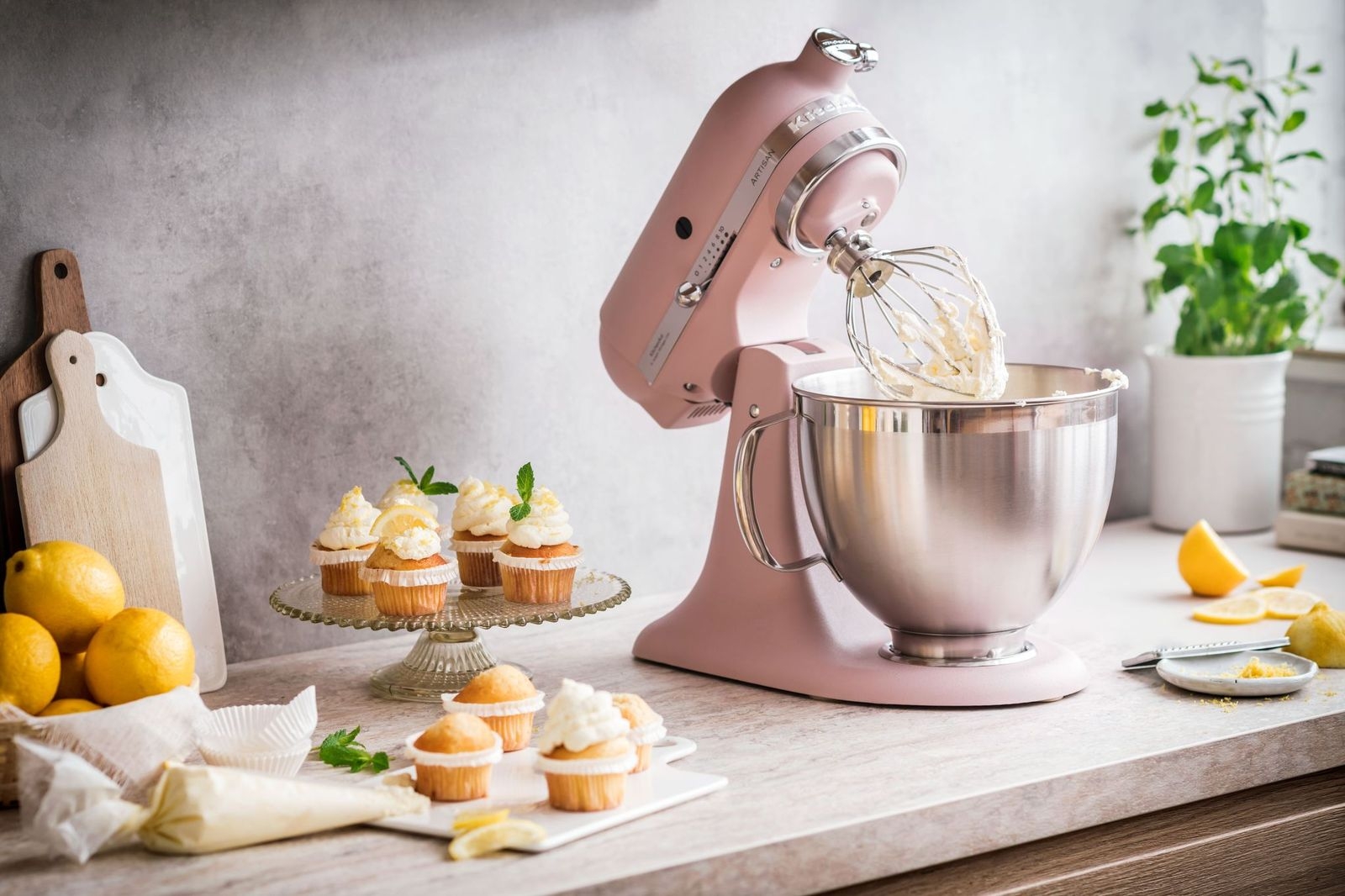 KitchenAid KSM195 Mixer & Accessories Feather Pink