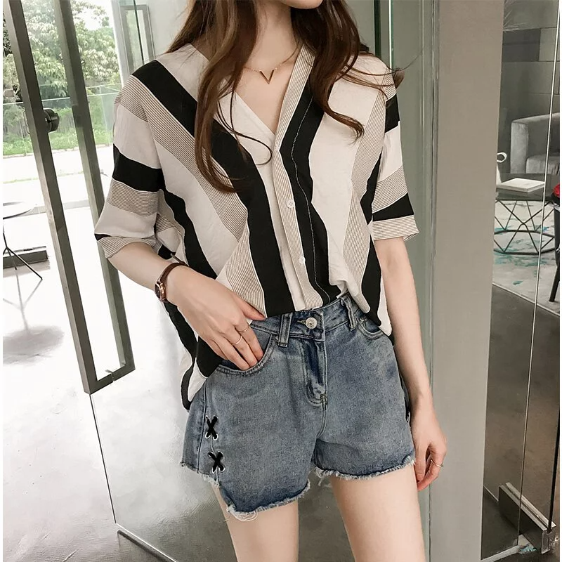 韓版V領條紋拼接寬鬆襯衫（2色）-NamoDress